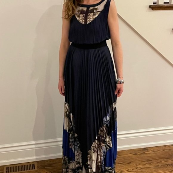 Stunning BCBG Floor length Dress - Picture 5 of 10